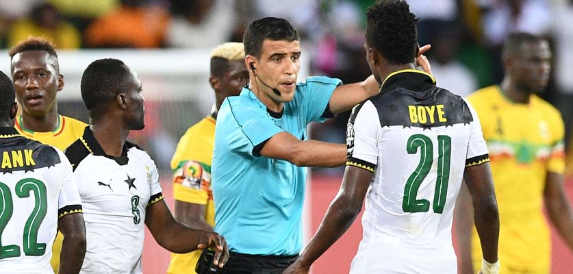 طاقم تحكيم جزائري يقوم مباراة الوداد و حوريا كوناكري