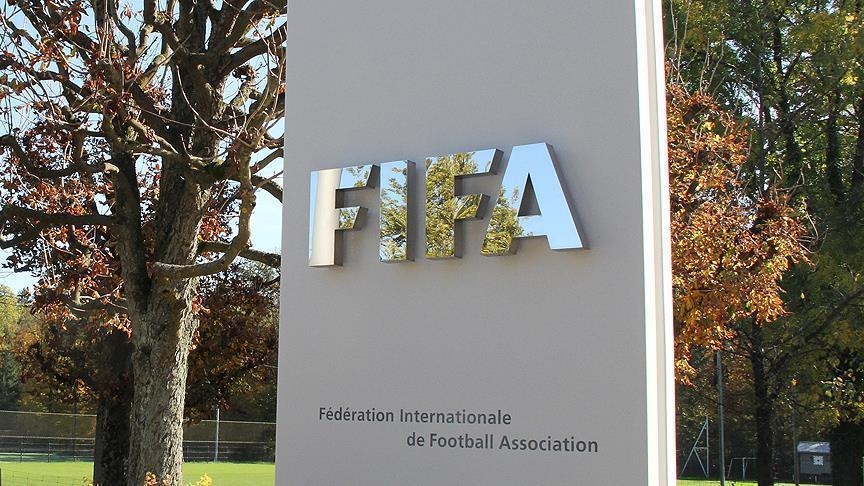 "فيفا" يقترح إجراء تعديل مؤقت على قواعد كرة القدم