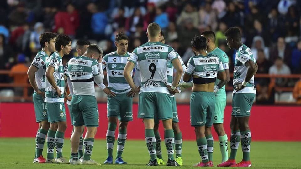 نادي سانتوس يعلن إصابة 8 من لاعبيه بفيروس كورونا