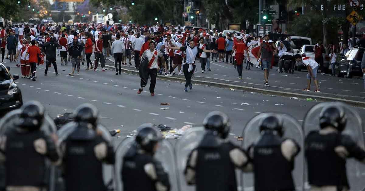 الرئيس الأرجنتيني يخطط لوضع قانون مكافحة العنف في كرة القدم