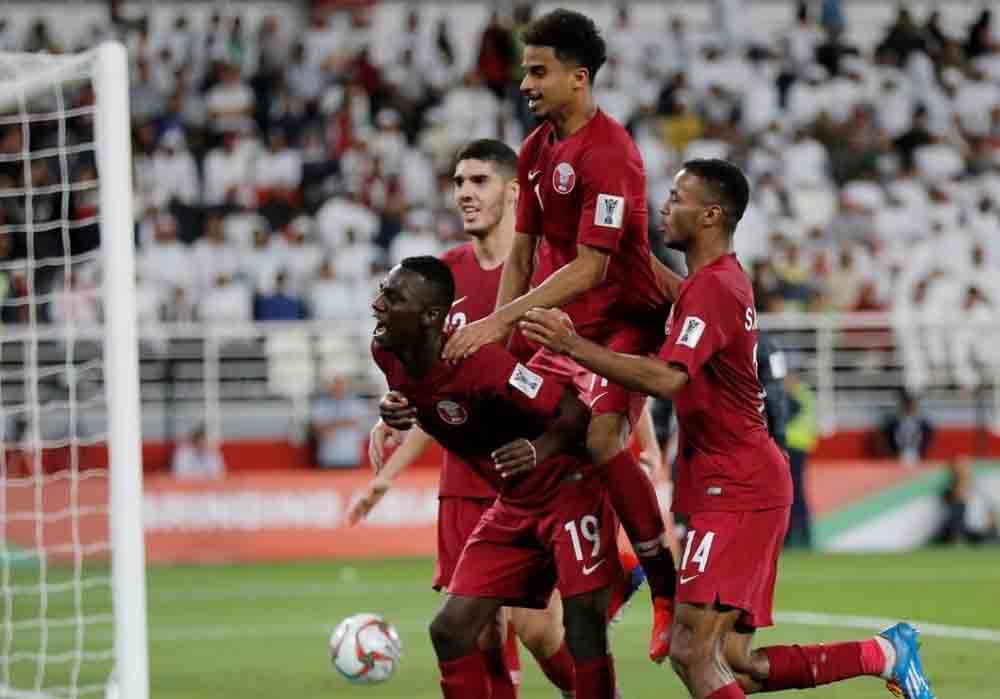 الغاريديان تعلن أن الإمارات تحتجز مشجعا بريطانيا ارتدى قميص قطر