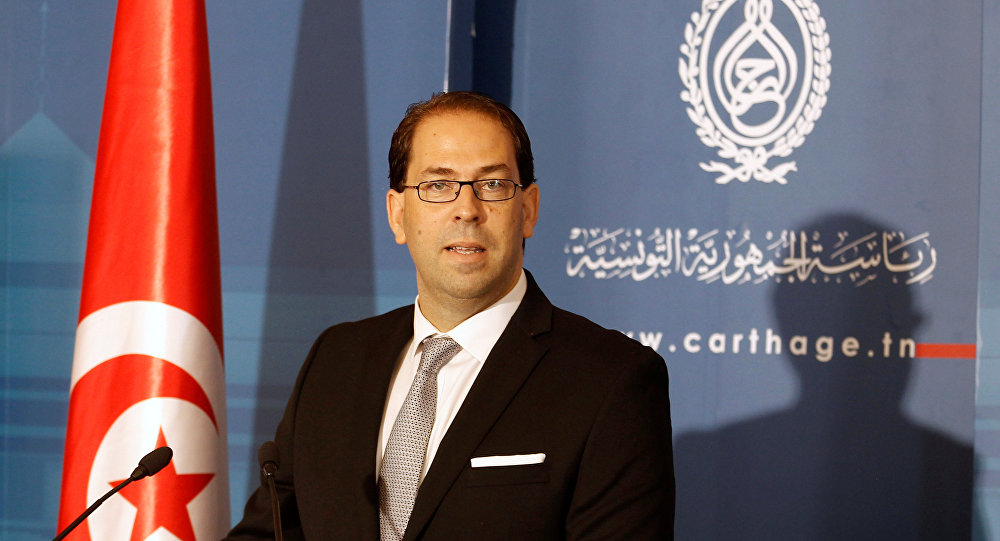 رئيس الحكومة التونسي يثير الغضب والسخرية بتصريحاته "اللارياضية"