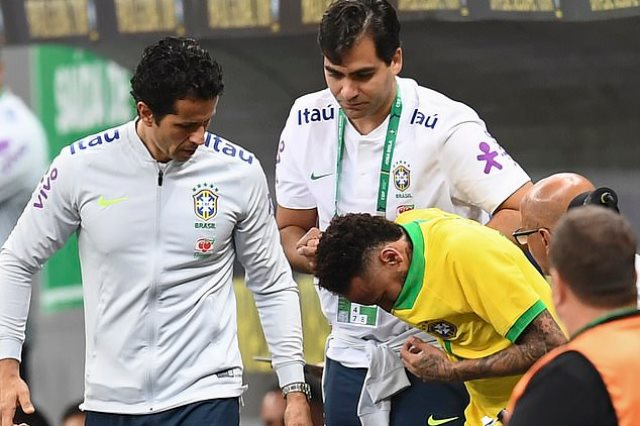 طبيب منتخب البرازيل يهاجم نيمار : أنت السبب