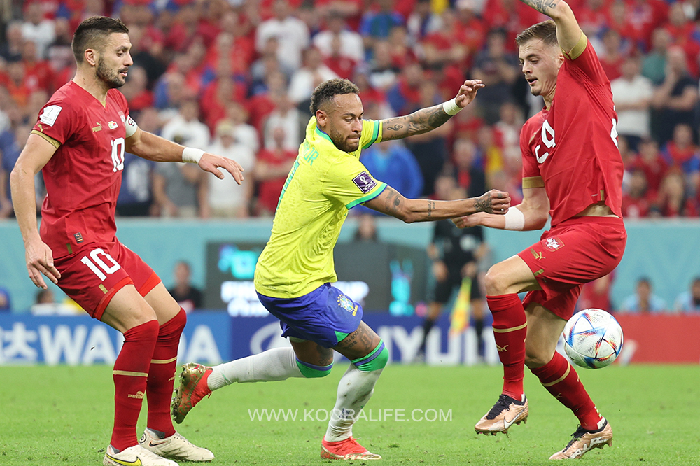 البرازيل تفوز على صربيا في مباراتها الأولى بكأس العالم