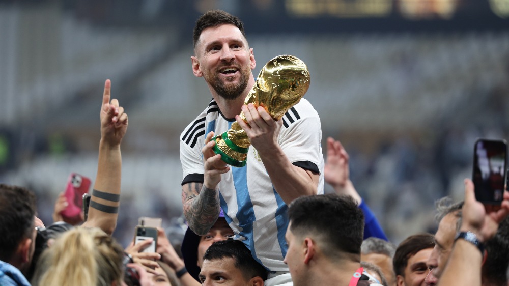 بعد 36 عاما ميسي يقود الأرجنتين للتتويج بكأس العالم من جديد